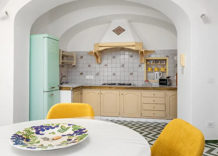 Honey - De Vivo Realty