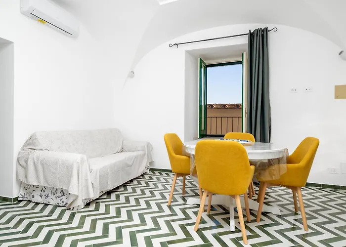 Honey - De Vivo Realty